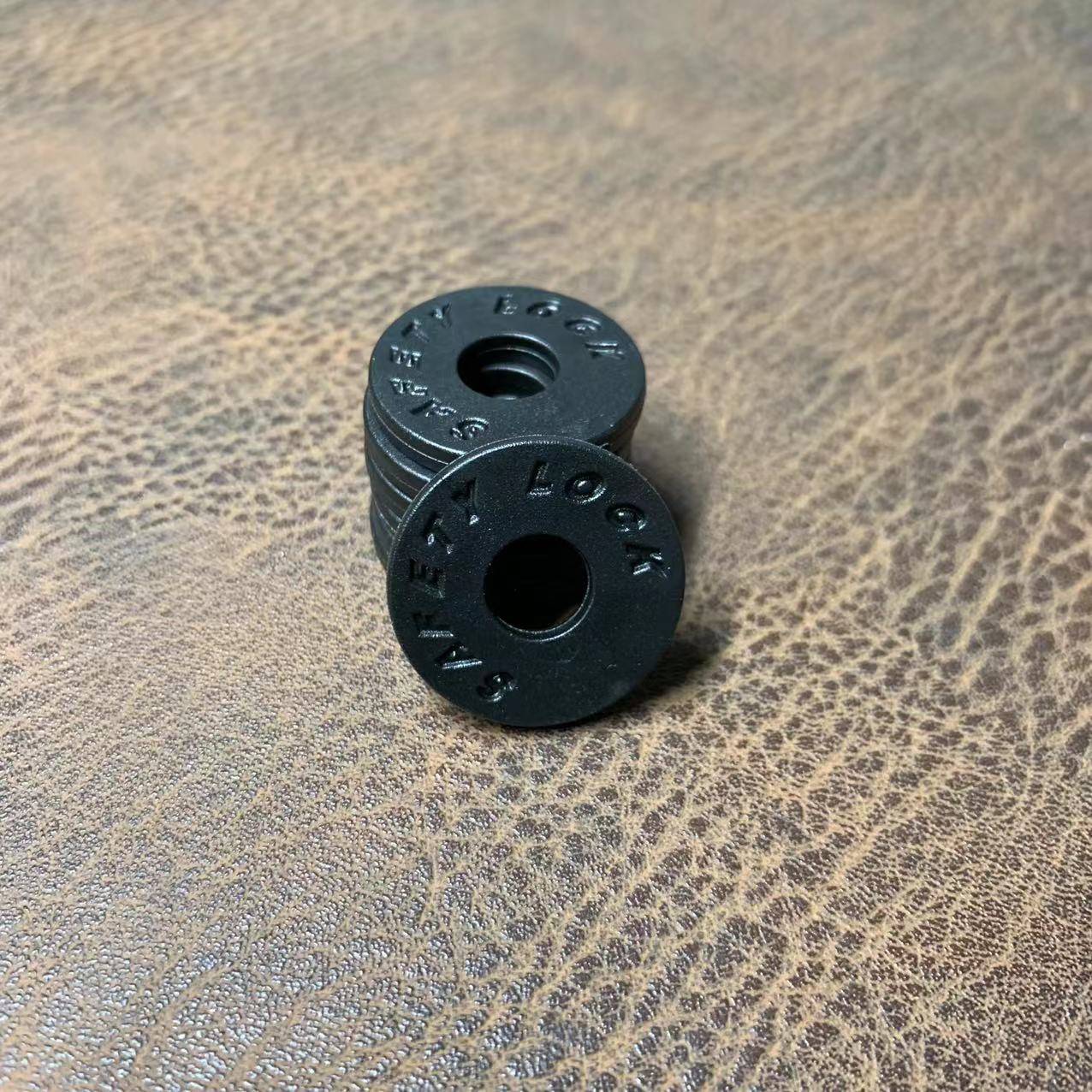 Non-buttoned black (one)